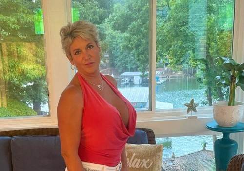 Crafting the Perfect First Message in Online Dating